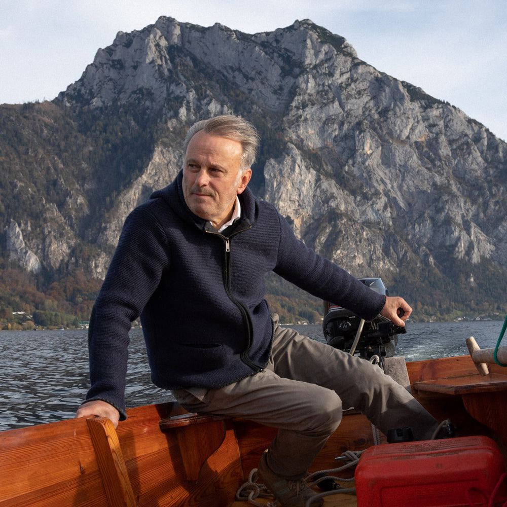 Ondra Strickjacke mit Kapuze Merinowolle Grau „Bad Mitterndorf“